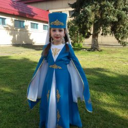 Подари улыбку миру